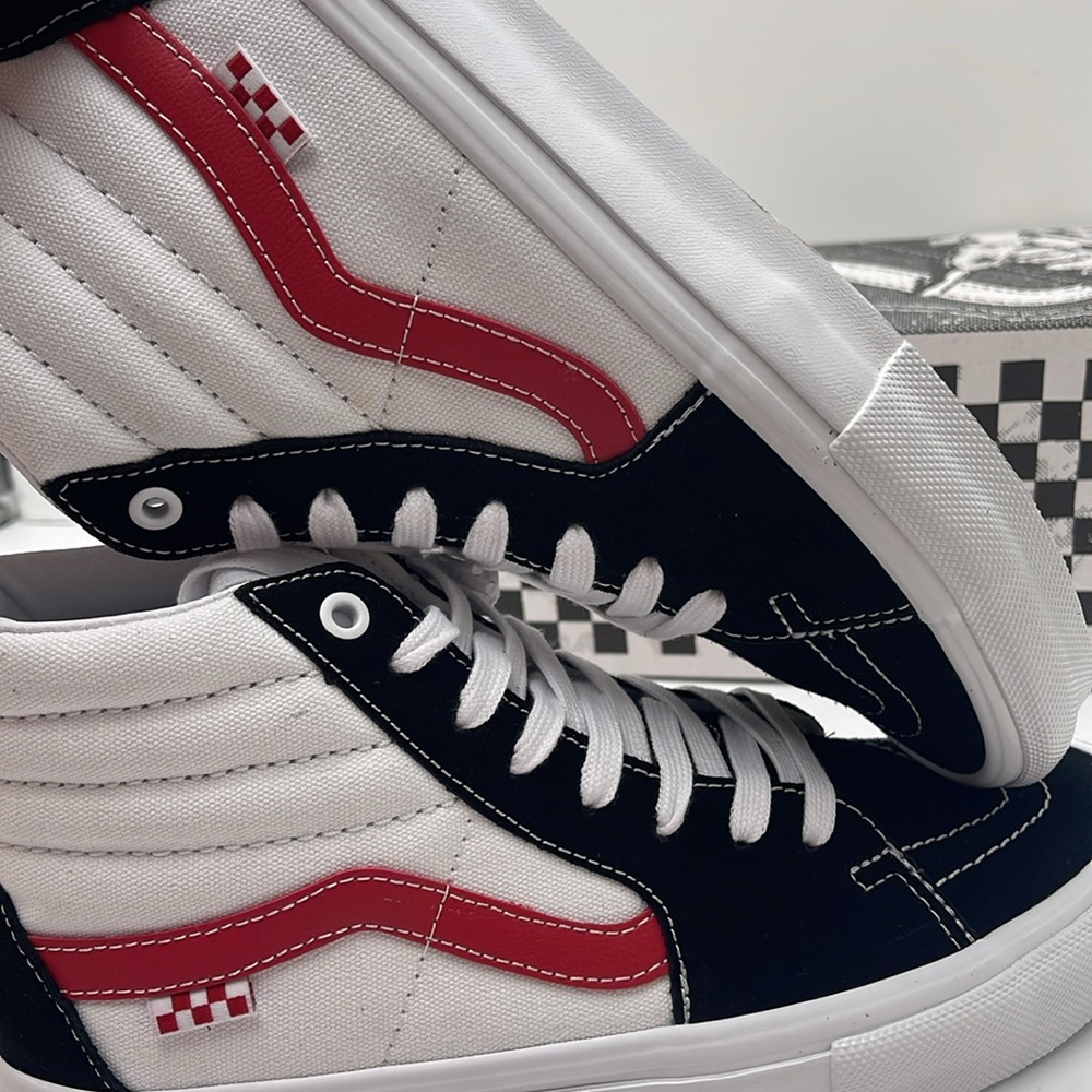 Vans WMNS Skate Sk8-Hi
Athletic Black/Red
VN0A5FCC458 Sneakers - Picture 15 of 16